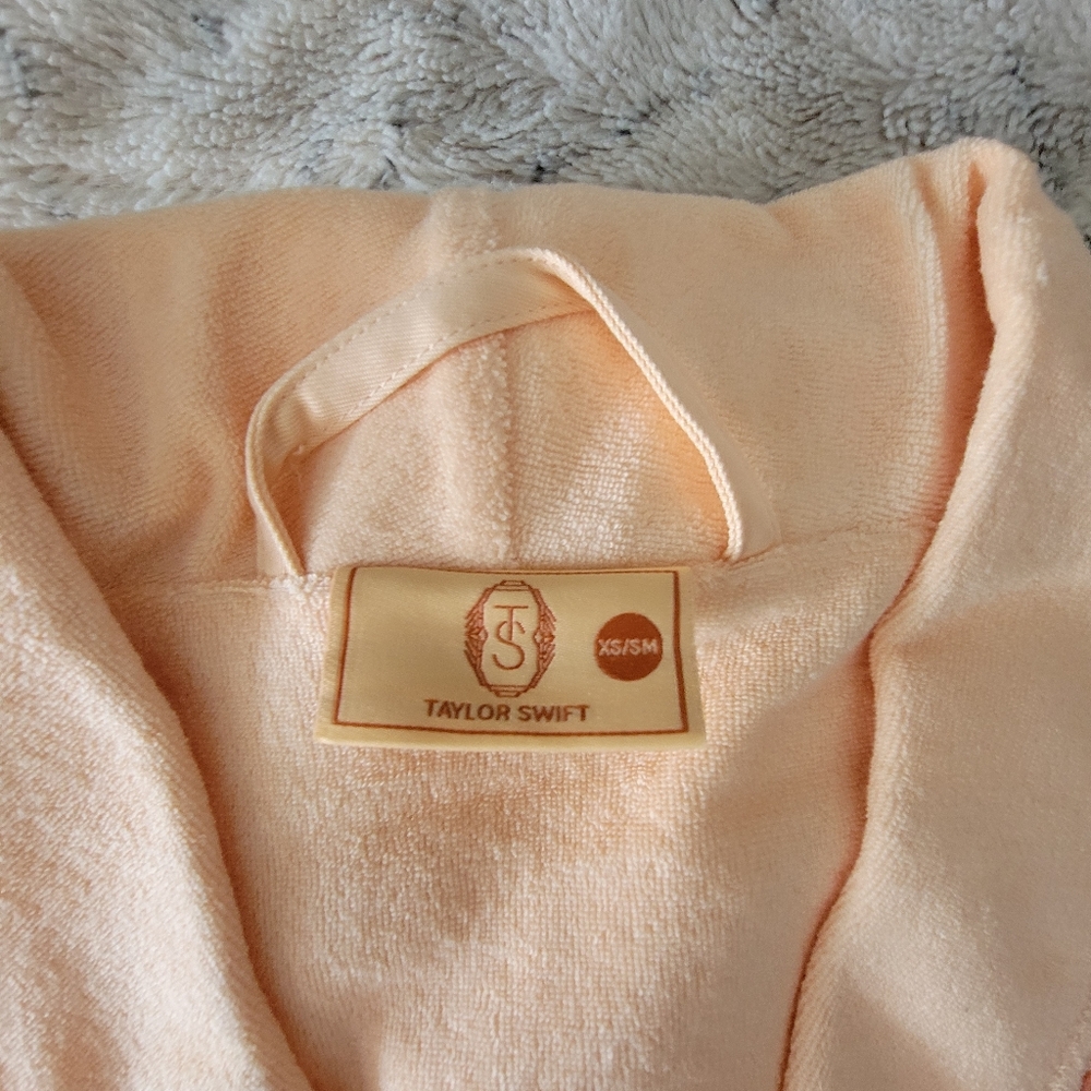 Taylor Swift The Life of a Showgirl Bathrobe - Size XS/S - Picture 6 of 15